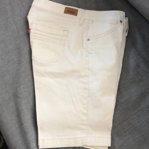 LEVI’S STRAUSS & CO SHORTS